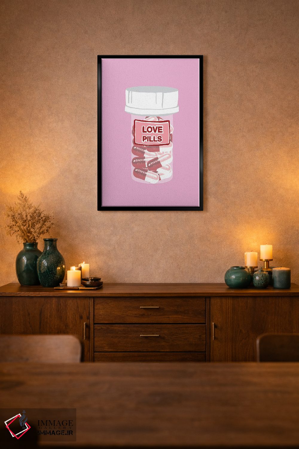 تابلو دکوراتیو بطری قرص عشق صورتی اثر جیمی متز - D2B