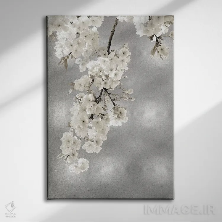 تابلو دکوراتیو شکوفه های سفید روی زمینه نقره ای II اثر کیت بنت - نمای روبهرو روی دیوار