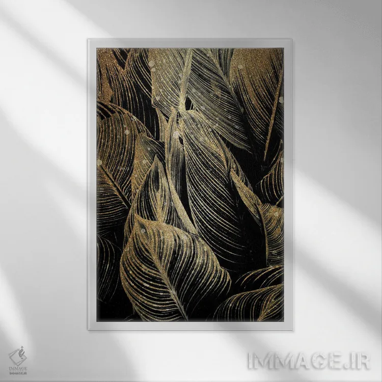 تابلو مدرن برگ های نخل نیمه شب به رنگ طلایی اثر کیمبرلی آلن - نمای قابدار سفید