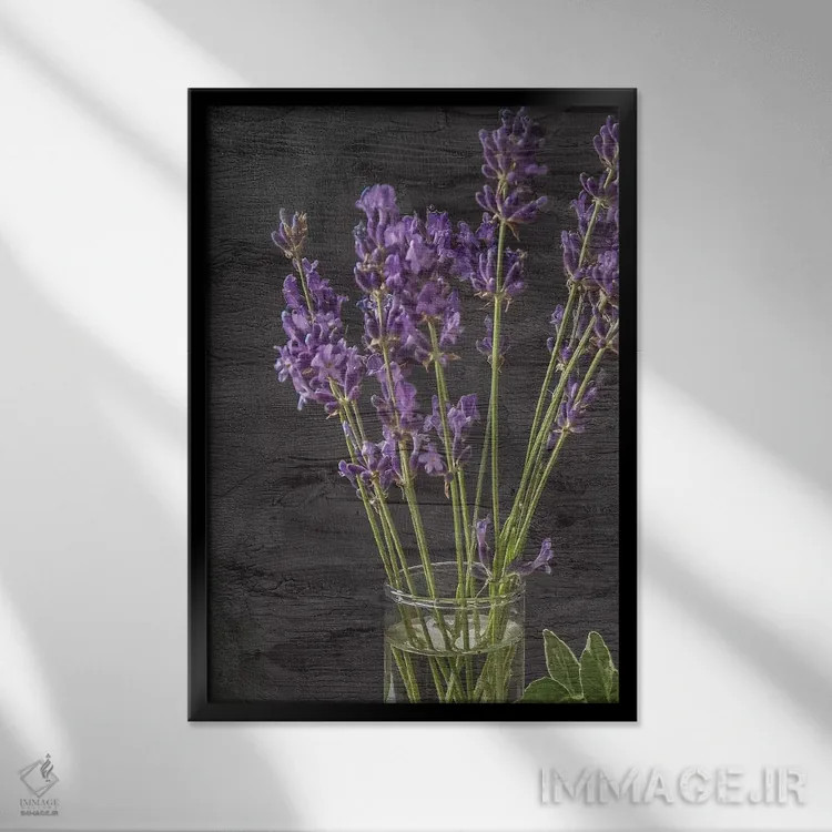 تابلو دکوراتیو شیشه اسطوخودوس اثر کیمبرلی آلن - نمای قابدار مشکی