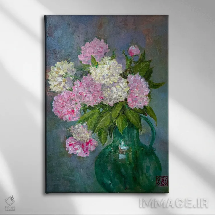 تابلو مدرن پئونی ها در گلدان سبز اثر کاتیا بلینی - نمای روبهرو روی دیوار