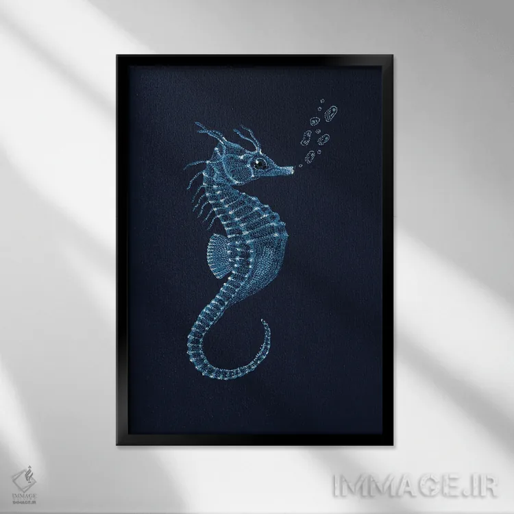 تابلو دکوراتیو اسب دریایی اثر کلسی امبلو - نمای قابدار مشکی