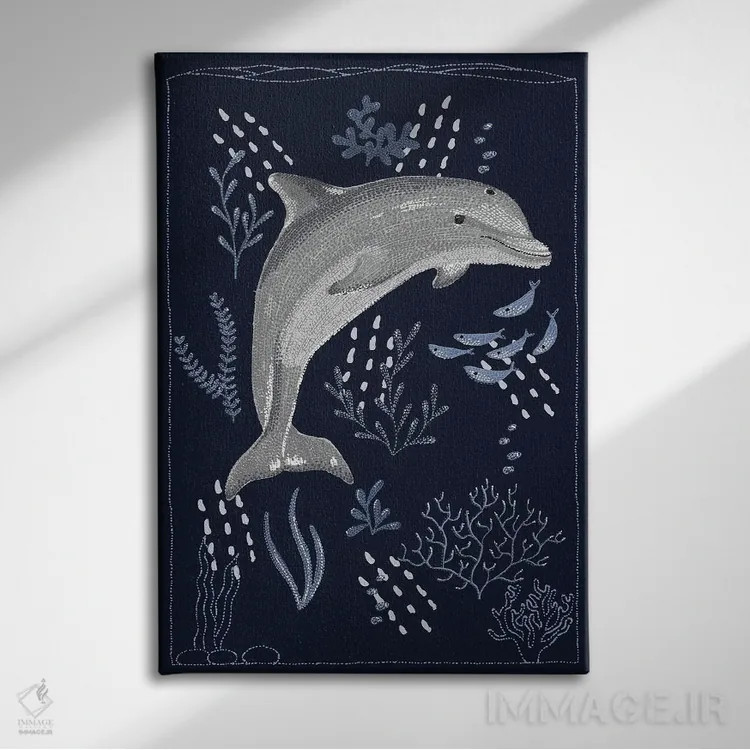 تابلو دکوراتیو دلفین اثر کلسی امبلو - نمای روبهرو روی دیوار