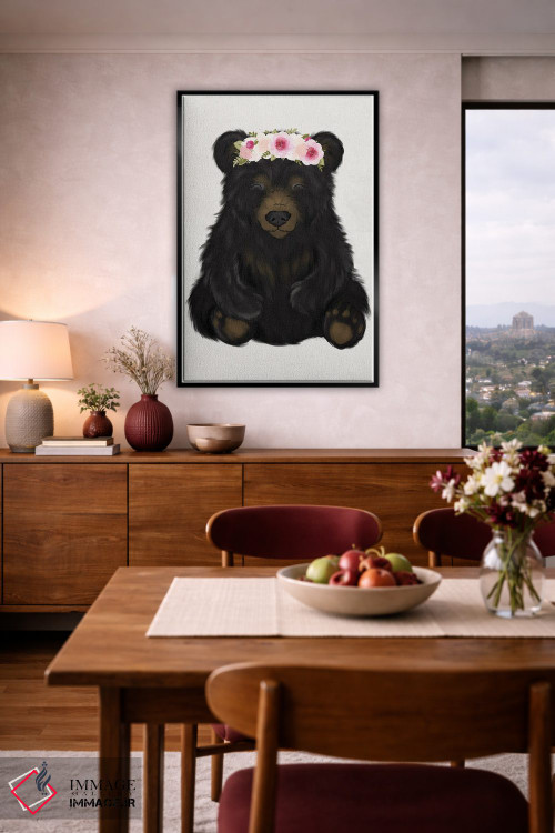 تابلو دکوراتیو خرس سیاه نوزاد با تاج گل اثر کیتی برایانت - D6B