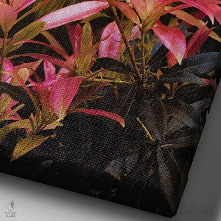 تابلو دکوراتیو عطرت مثل بی حس شدن درد است اثر کارن کانتوک - نمای نزدیک بافت بوم