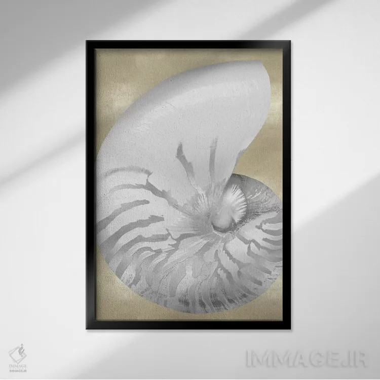 تابلو دکوراتیو صدف مرواریدی نقره ای روی طلا III اثر کارولین کلی - نمای قابدار مشکی