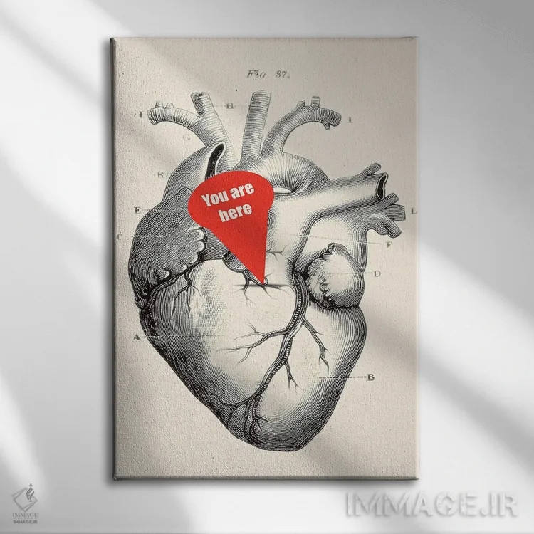 تابلو دکوراتیو تو اینجایی اثر کیکی سی لندن - نمای روبهرو روی دیوار