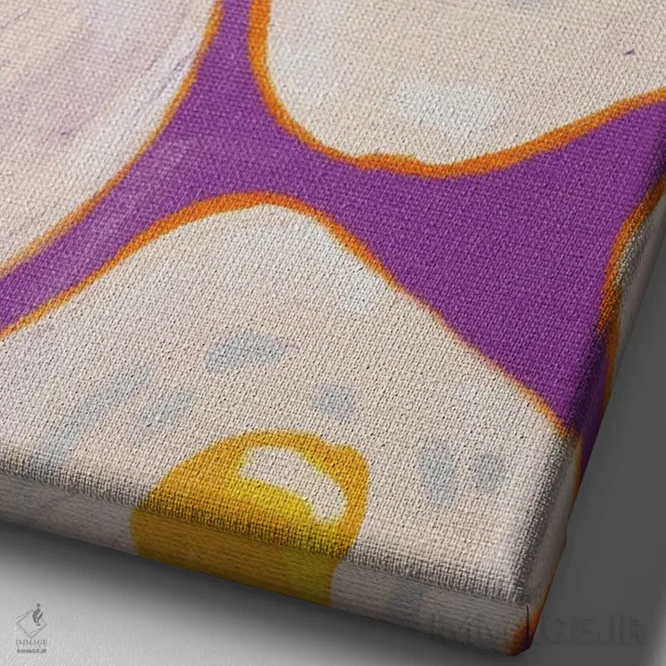 تابلو دکوراتیو تخم مرغ نیمرو بنفش اثر کارتیکا پارامیتا - نمای نزدیک بافت بوم