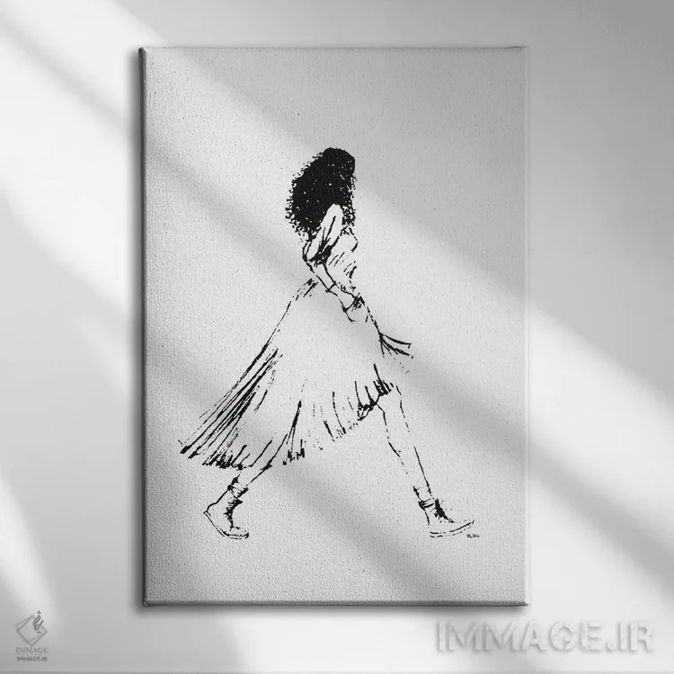 تابلو مینیمال دختر پیاده رو ۱ اثر کلی لوتهال - نمای روبهرو روی دیوار