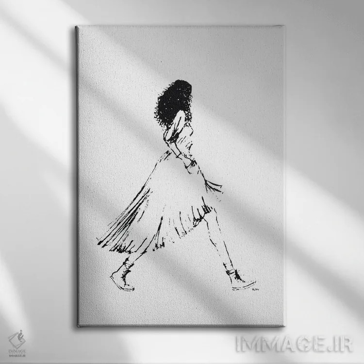 تابلو مینیمال دختر پیاده رو ۱ اثر کلی لوتهال - نمای روبهرو روی دیوار