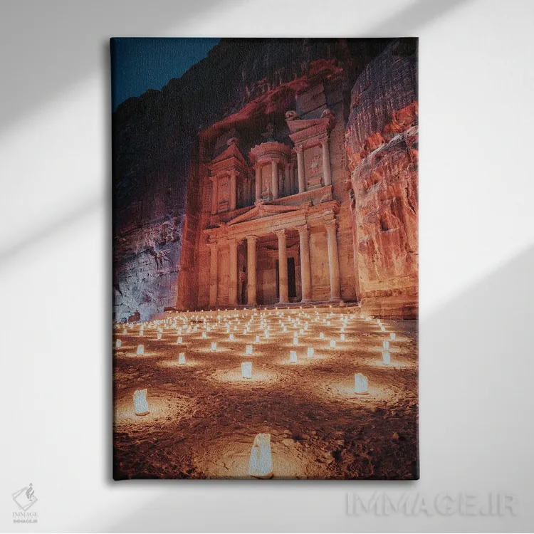 تابلو دکوراتیو پترا، اردن با فانوس ها اثر کارن منداو - نمای روبهرو روی دیوار