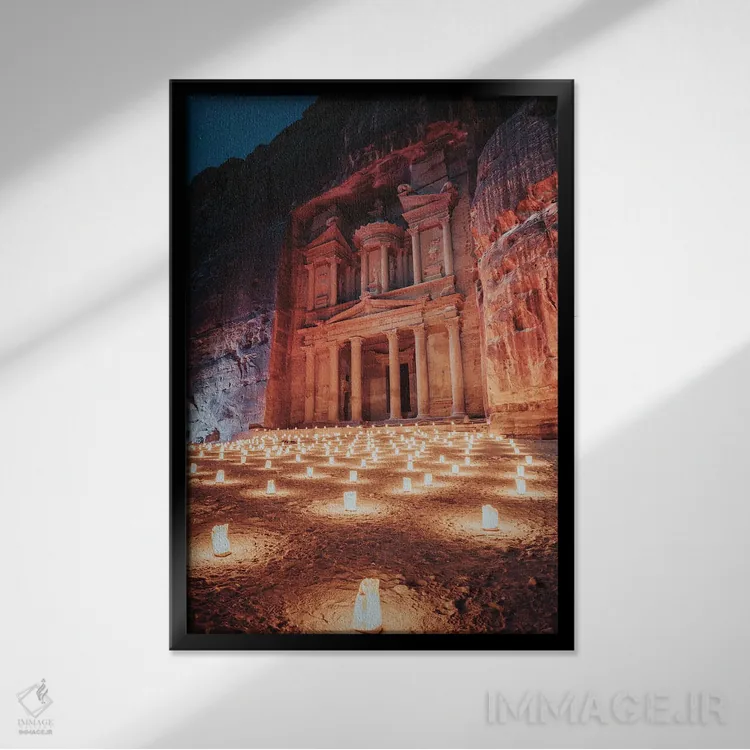 تابلو دکوراتیو پترا، اردن با فانوس ها اثر کارن منداو - نمای قابدار مشکی