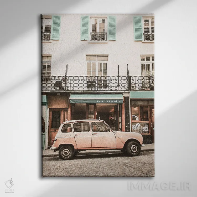 تابلو دکوراتیو ماشین صورتی در پاریس اثر کارن منداو - نمای روبهرو روی دیوار