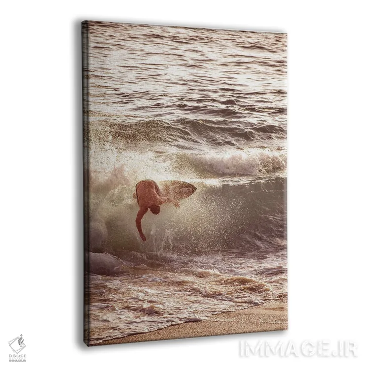 تابلو دکوراتیو موج سوار در میان امواج اثر کارن منداو - نمای پرسپکتیو محصول