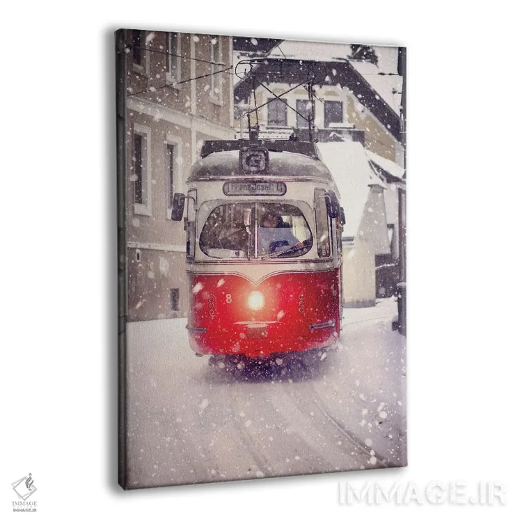 تابلو دکوراتیو تراموای قرمز در برف اثر کارن منداو - نمای پرسپکتیو محصول
