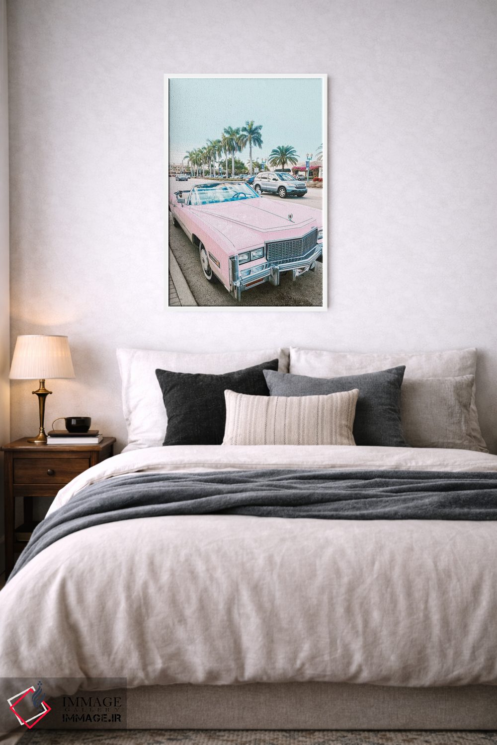 تابلو دکوراتیو ماشین رترو صورتی در لس آنجلس اثر کارن منداو - D5W