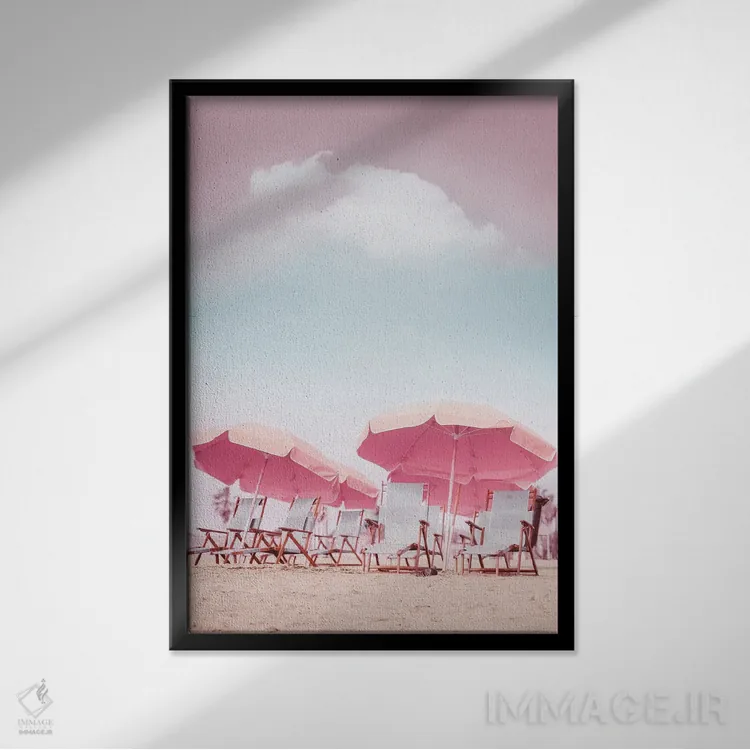 تابلو دکوراتیو صندلی های ساحلی با چتر اثر کارن منداو - نمای قابدار مشکی