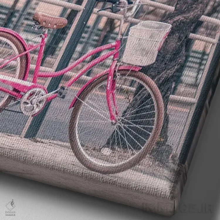 تابلو دکوراتیو دوچرخه صورتی زیر درختان گیلاس اثر کارن منداو - نمای نزدیک بافت بوم