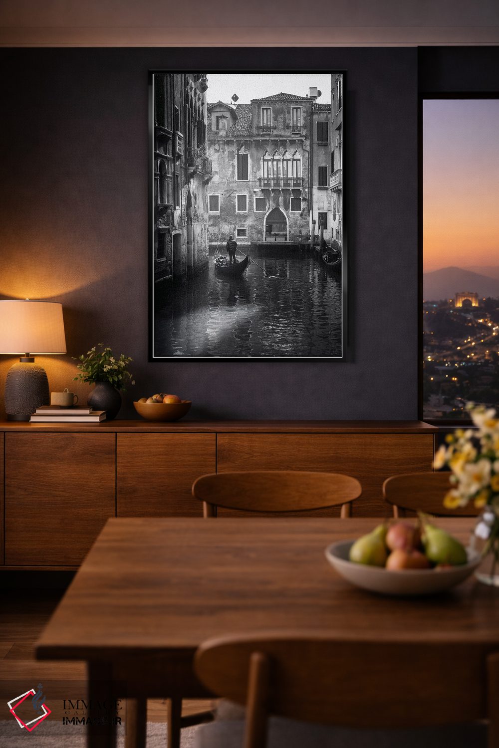 تابلو دکوراتیو کانال ونیز با گوندولا سیاه و سفید اثر کارن منداو - D1B
