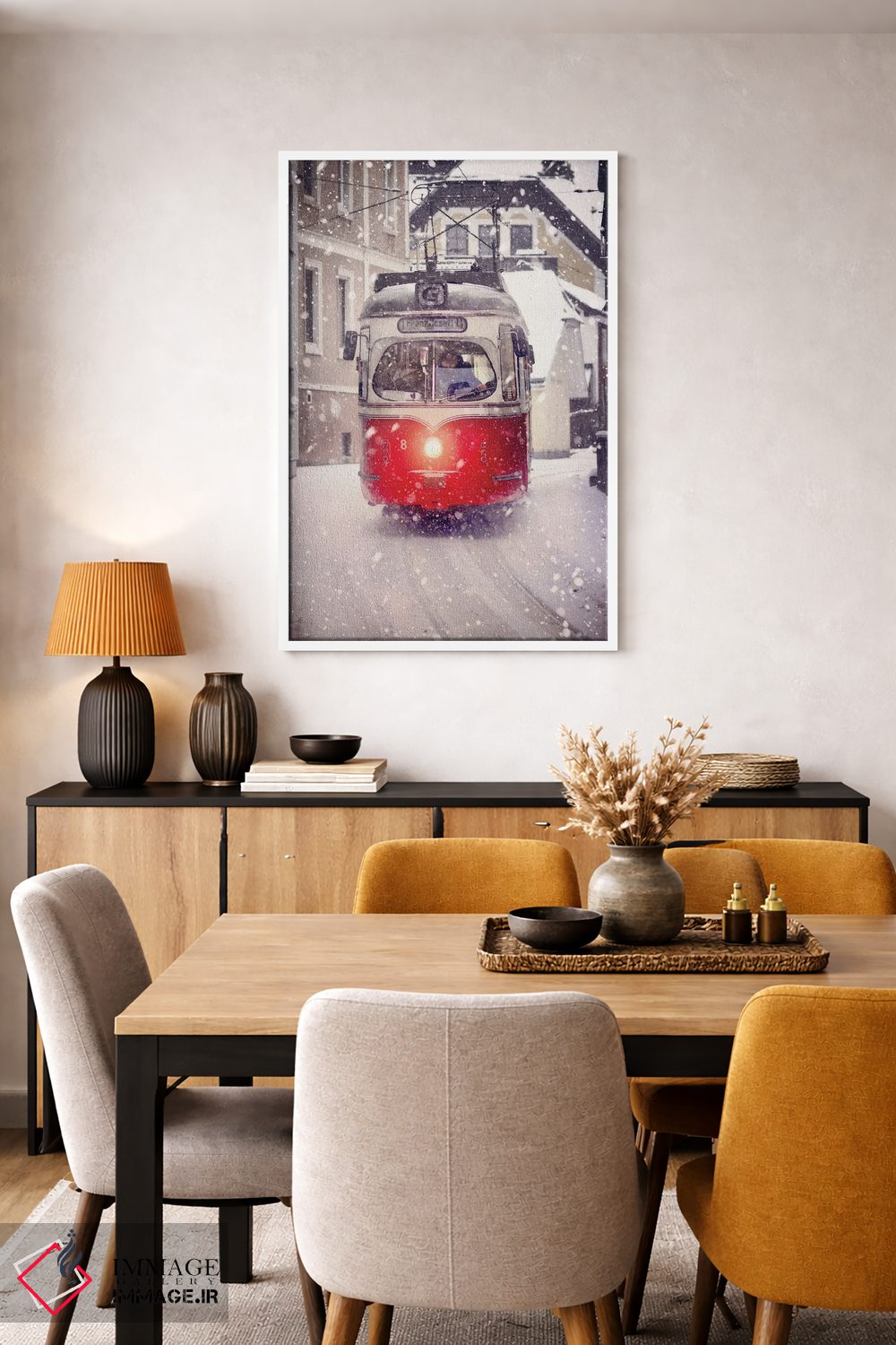 تابلو دکوراتیو تراموای قرمز در برف اثر کارن منداو - D5W