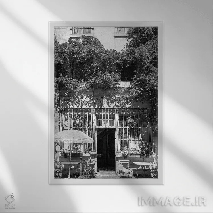 تابلو دکوراتیو قدیمی ترین رستوران پاریس اثر کارن منداو - نمای قابدار سفید