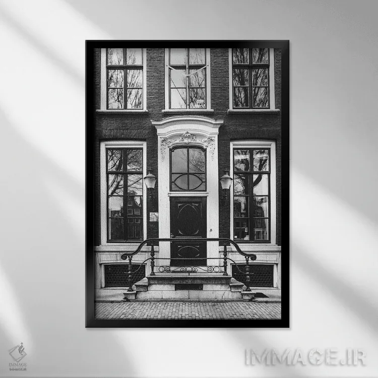 تابلو دکوراتیو درب آمستردام اثر کارن منداو - نمای قابدار مشکی