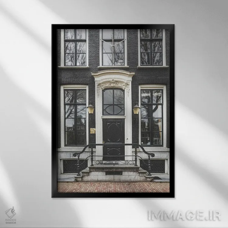 تابلو دکوراتیو درب آمستردام اثر کارن منداو - نمای قابدار مشکی
