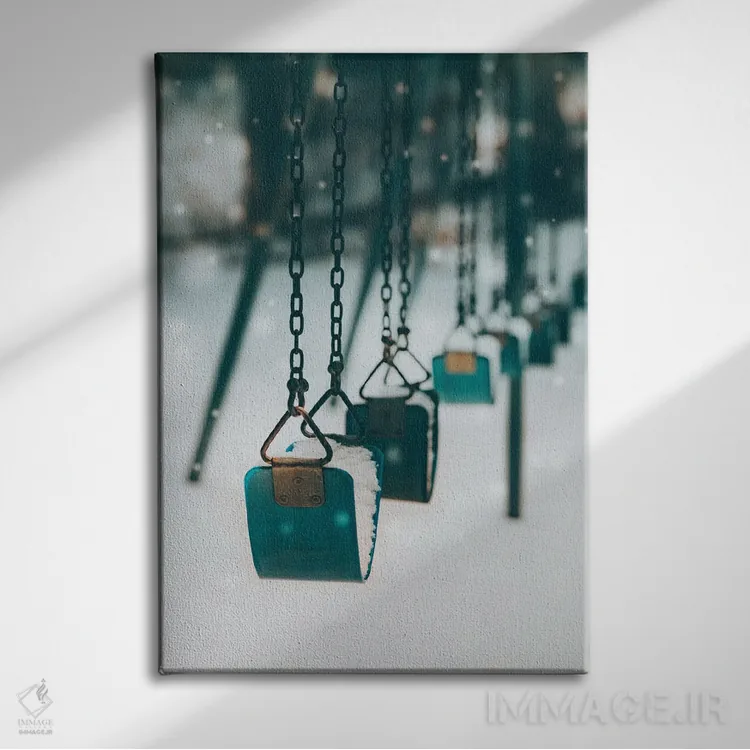 تابلو دکوراتیو تاب آبی در برف اثر کارن منداو - نمای روبهرو روی دیوار