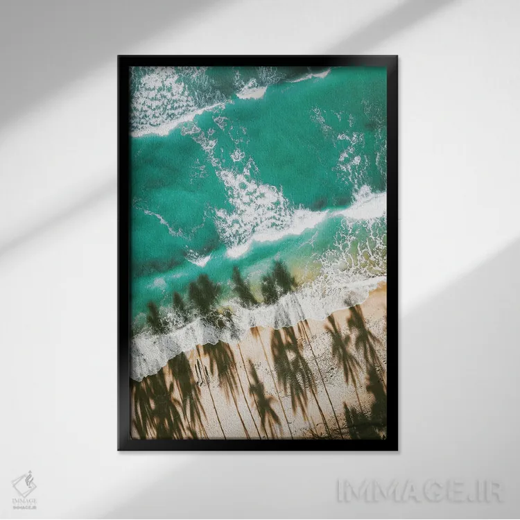 تابلو دکوراتیو ساحل هوایی با سایه نخل ها اثر کارن منداو - نمای قابدار مشکی