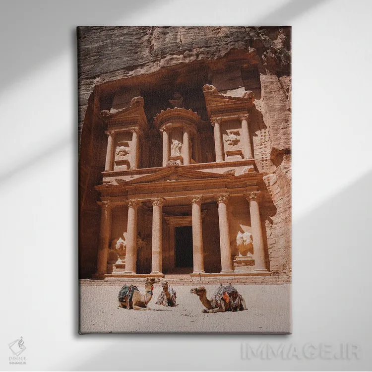 تابلو دکوراتیو شترها در پترا، اردن اثر کارن منداو - نمای روبهرو روی دیوار