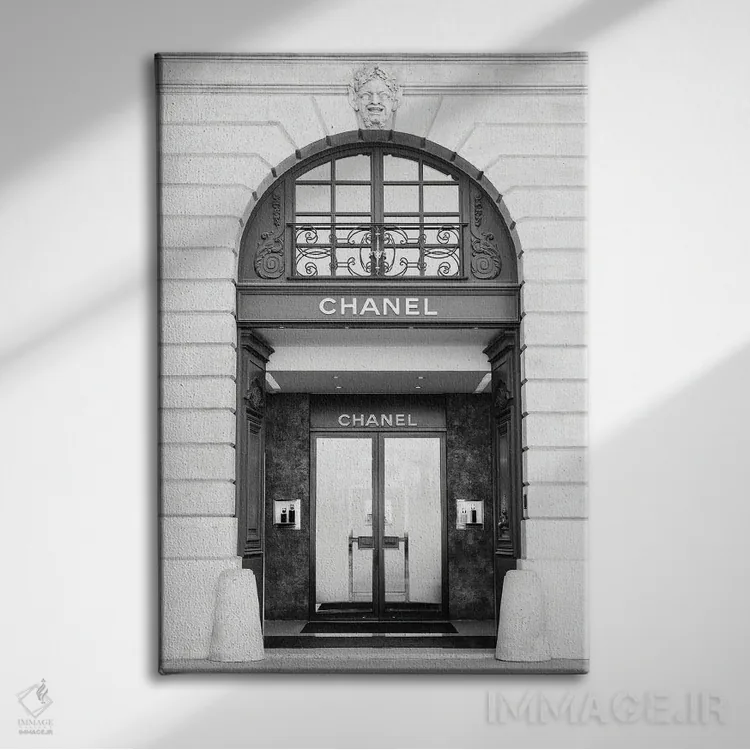 تابلو دکوراتیو فروشگاه شنل اثر کارن منداو - نمای روبهرو روی دیوار