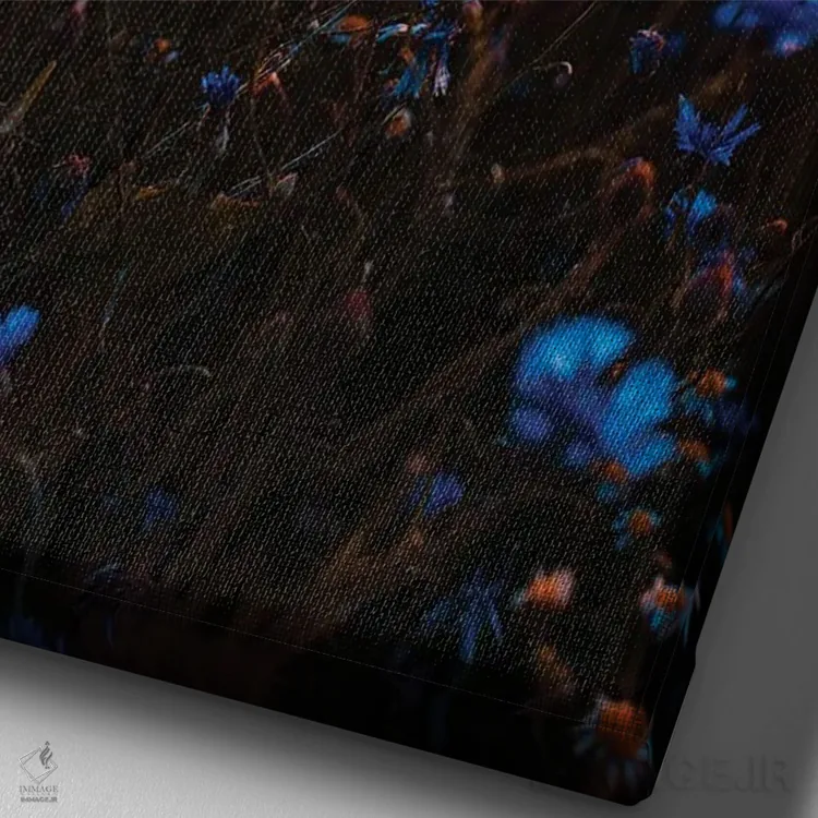 تابلو دکوراتیو مزرعه گل وحشی آبی اثر کارن منداو - نمای نزدیک بافت بوم