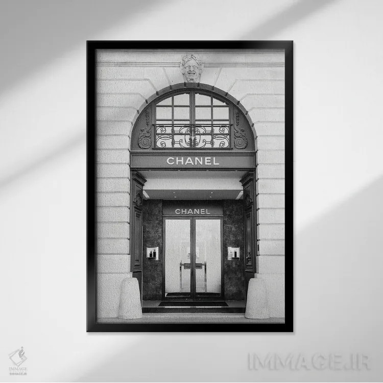 تابلو دکوراتیو فروشگاه شنل اثر کارن منداو - نمای قابدار مشکی