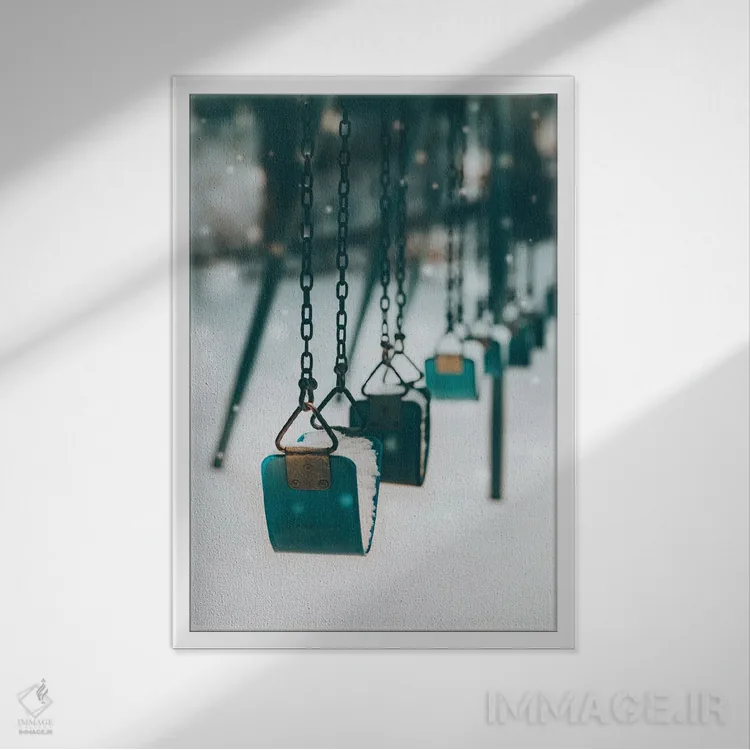 تابلو دکوراتیو تاب آبی در برف اثر کارن منداو - نمای قابدار سفید