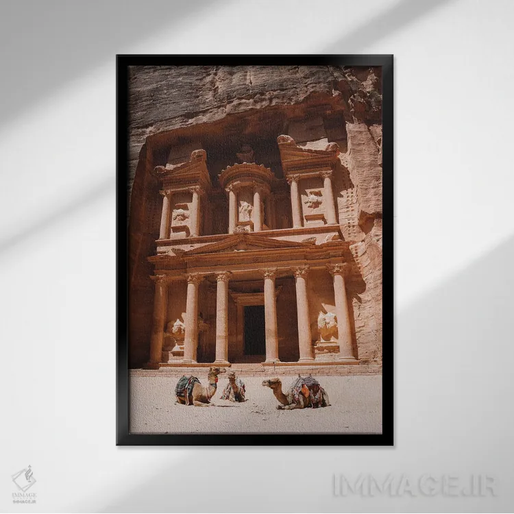 تابلو دکوراتیو شترها در پترا، اردن اثر کارن منداو - نمای قابدار مشکی