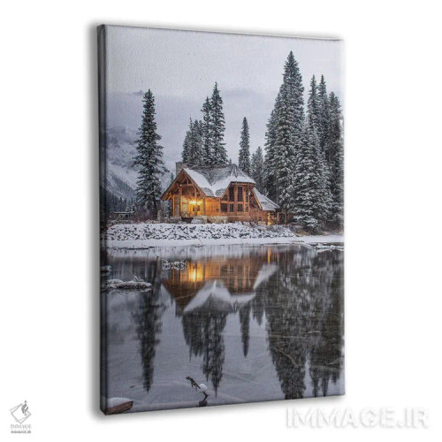 تابلو دکوراتیو کلبه کنار دریاچه زمرد در برف اثر کارن منداو - نمای پرسپکتیو محصول