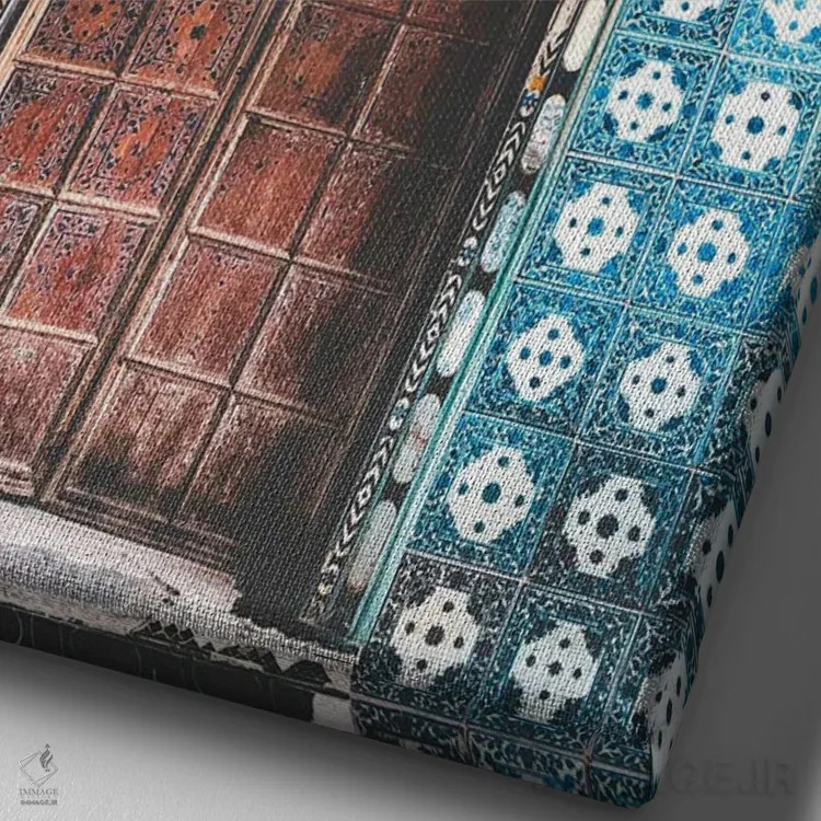 تابلو دکوراتیو درب هندی تزئین شده در پاندیچری اثر کارن منداو - نمای نزدیک بافت بوم