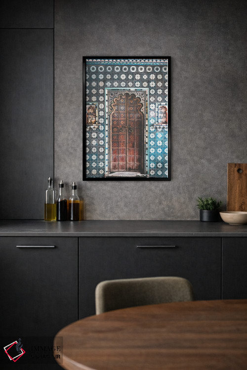 تابلو دکوراتیو درب هندی تزئین شده در پاندیچری اثر کارن منداو - D1B