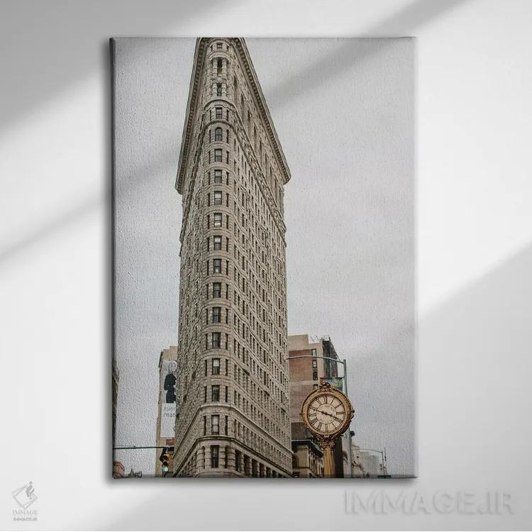 تابلو دکوراتیو ساختمان فلت آیرون نیویورک اثر کارن منداو - نمای روبهرو روی دیوار