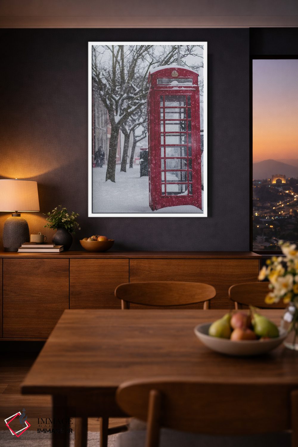 تابلو دکوراتیو غرفه تلفن لندن در برف اثر کارن منداو - D2W