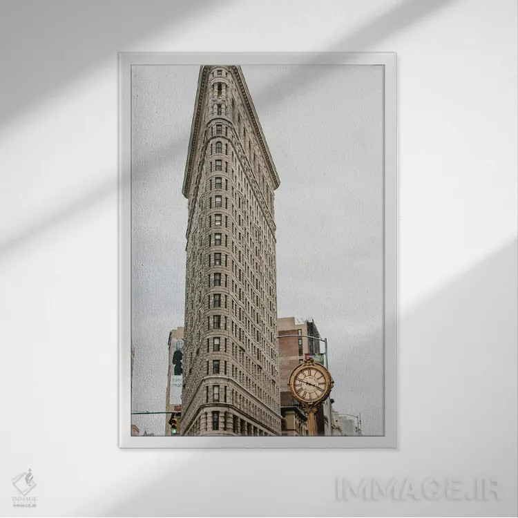 تابلو دکوراتیو ساختمان فلت آیرون نیویورک اثر کارن منداو - نمای قابدار سفید