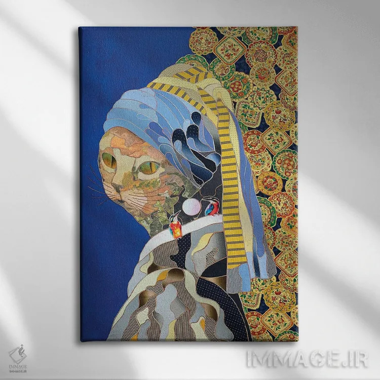 تابلو دکوراتیو گربه با گوشواره اثر کاستیانتین مالگینف - نمای روبهرو روی دیوار