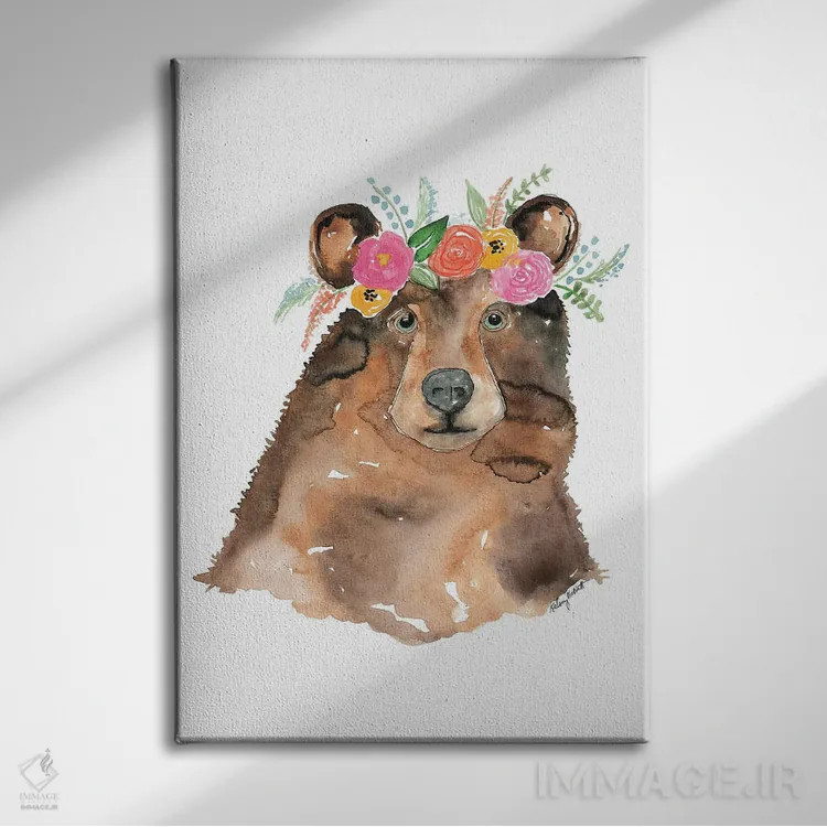 تابلو دکوراتیو خرس با تاج گل اثر کلسی مک نت - نمای روبهرو روی دیوار