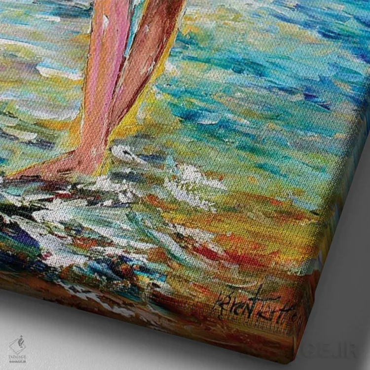 تابلو دکوراتیو دختر در ساحل اثر کارن تارلتون - نمای نزدیک بافت بوم