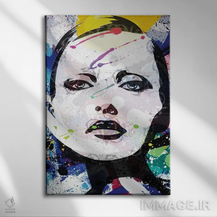 تابلو مدرن نقاشی سر I اثر کارن اسمیت - نمای روبهرو روی دیوار