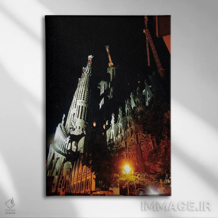 تابلو دکوراتیو بارسلون در شب اثر کاترینا بورتسووا - نمای روبهرو روی دیوار