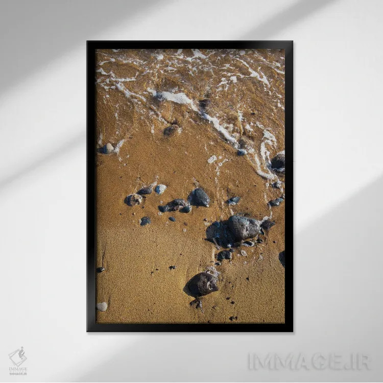 تابلو دکوراتیو آب و شن اثر کاترینا بورتسووا - نمای قابدار مشکی