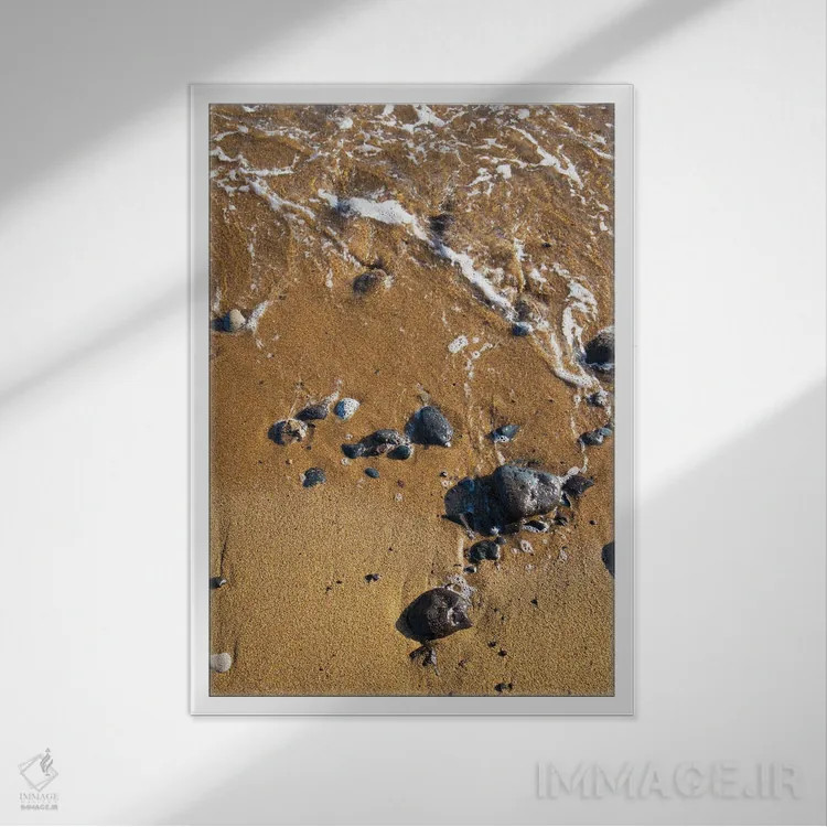 تابلو دکوراتیو آب و شن اثر کاترینا بورتسووا - نمای قابدار سفید