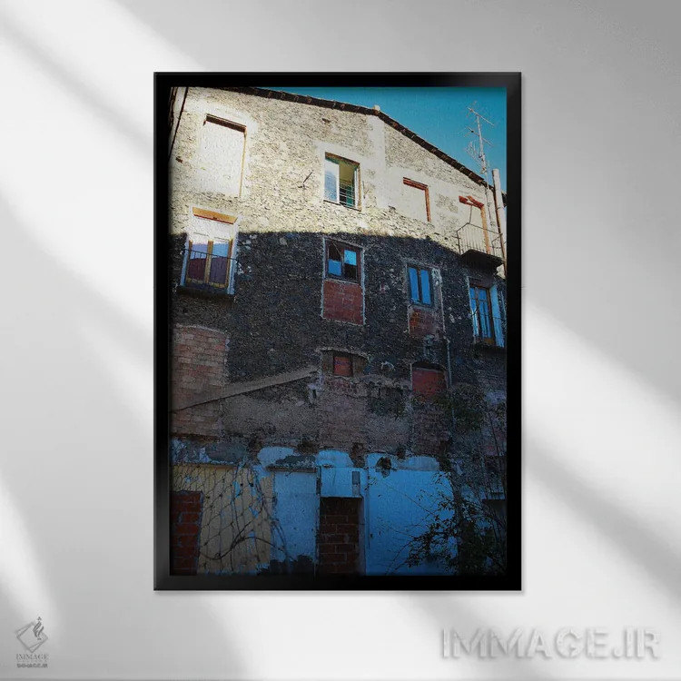 تابلو دکوراتیو خانه قدیمی اثر کاترینا بورتسووا - نمای قابدار مشکی