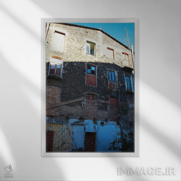 تابلو دکوراتیو خانه قدیمی اثر کاترینا بورتسووا - نمای قابدار سفید